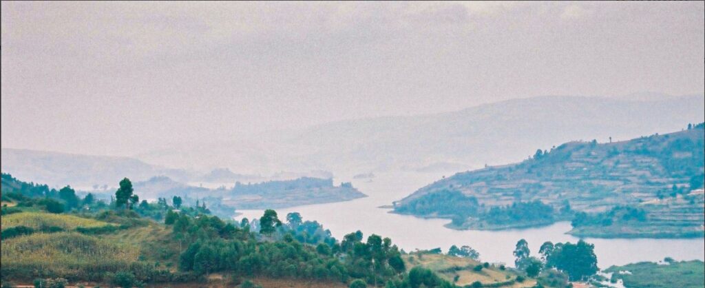 Uganda Gorilla Trekking & Lake Bunyonyi 3-Day Safari Tour.